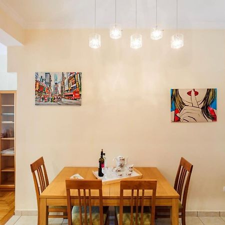 Athens Strawberry Hideaway - City Chic Retreat מראה חיצוני תמונה