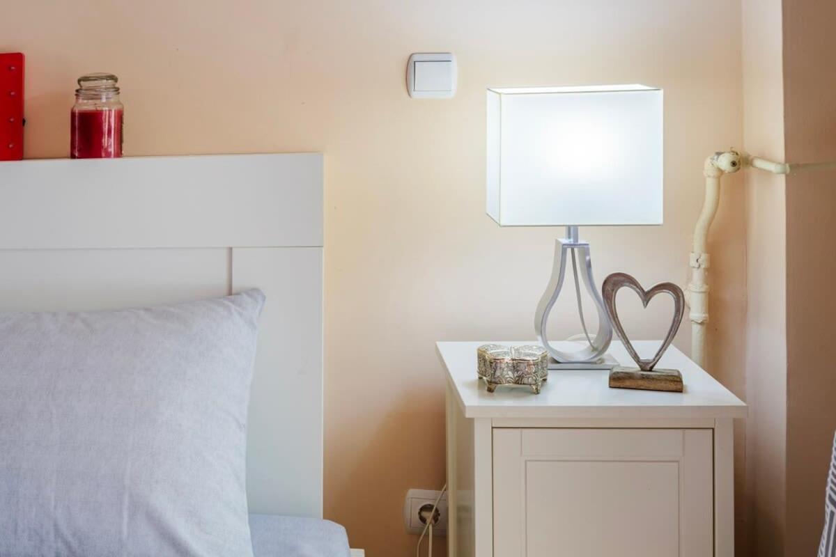 Athens Strawberry Hideaway - City Chic Retreat מראה חיצוני תמונה
